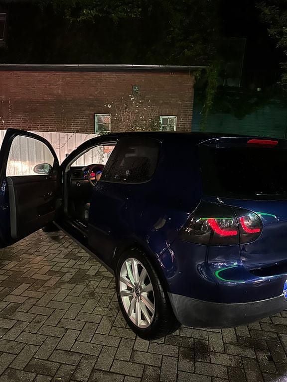 Blau Gebraucht 2004 VW Golf IV Sportline Limousine | 2.599 € (Teuer) - Bild 1/4