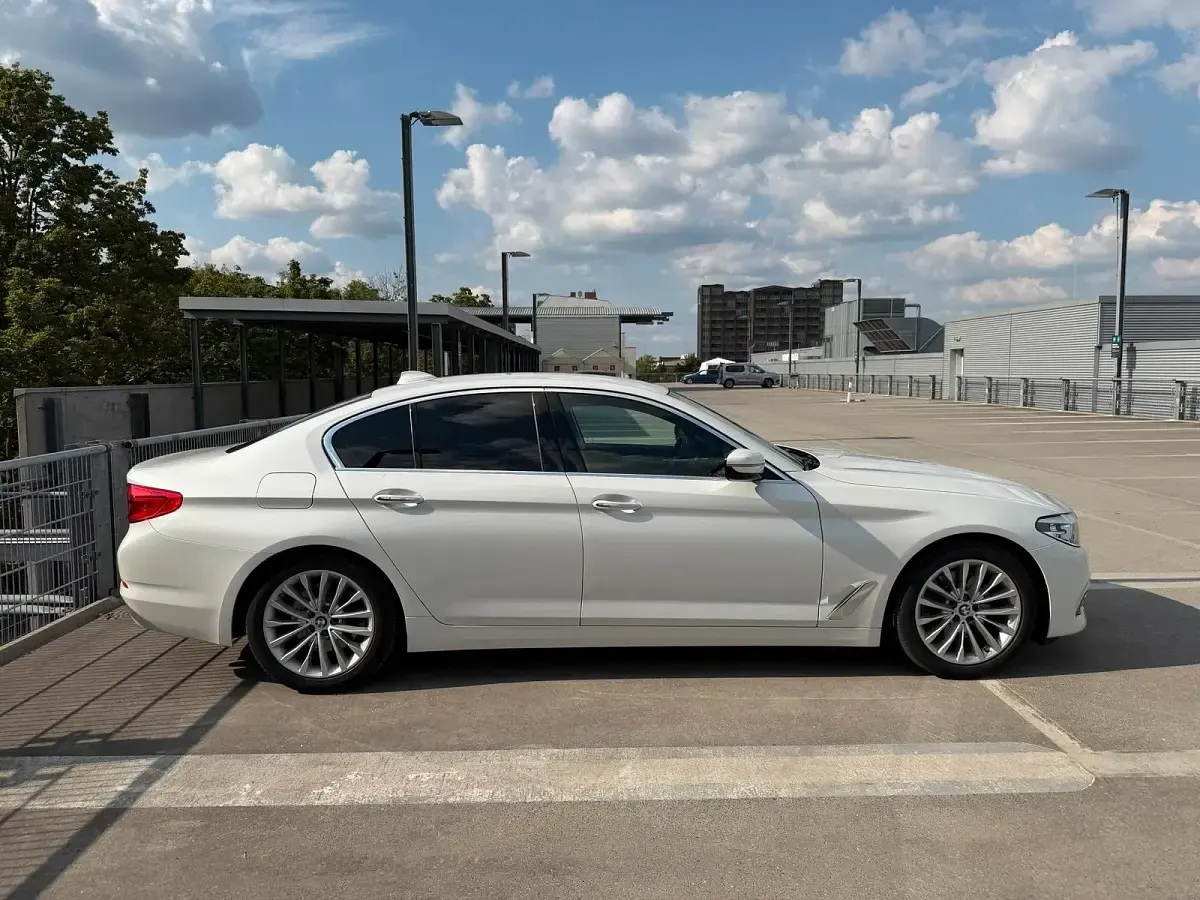 Gebraucht BMW 520 Luxury Line 190 PS (139 kW) 2018 Weiß Limousine