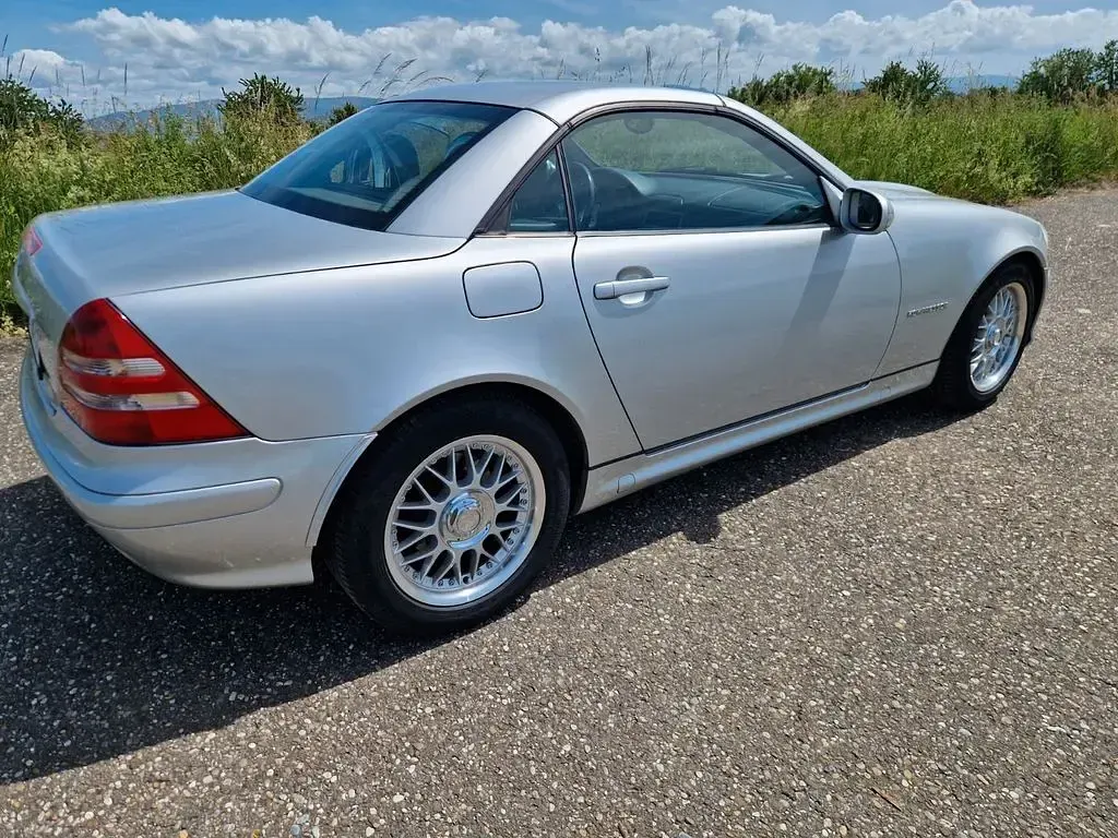 Gebraucht Mercedes SLK230 197 PS (144 kW) 2004 Silber Cabrio