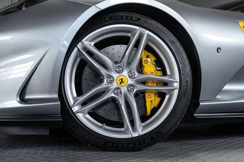 Second-hand Ferrari 812 795 CP (584 kW) 2023 Gri Cabrio