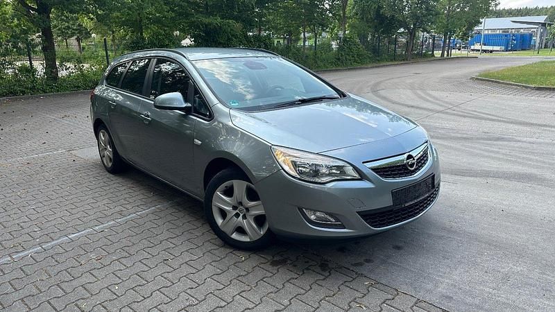 Grau Gebraucht 2011 Opel Astra Kombi | 2.000 € (Fairer Preis) - Bild 1/4