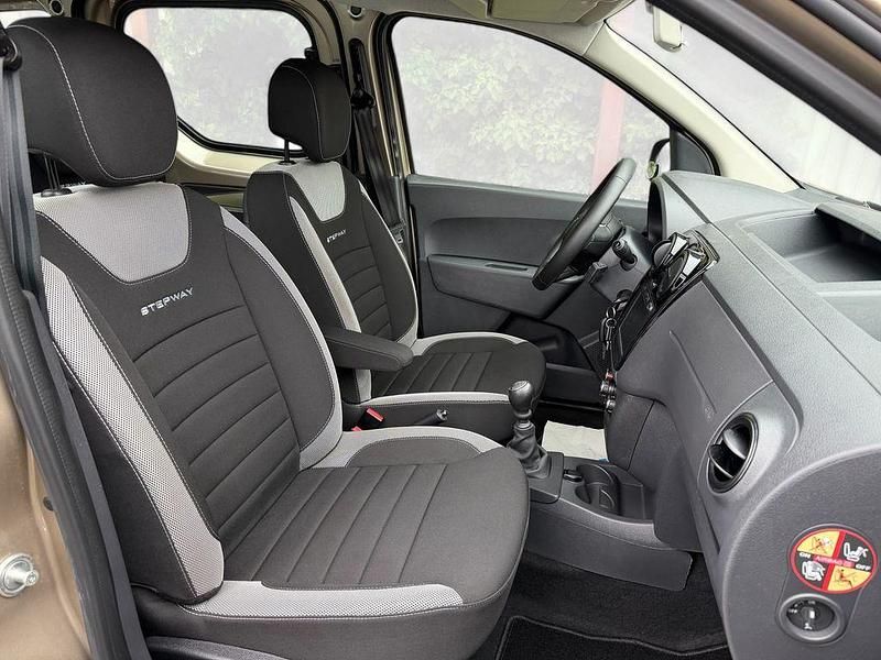Gebraucht Dacia Dokker Stepway 131 PS (96 kW) 2020 Beige Van / Kleinbus