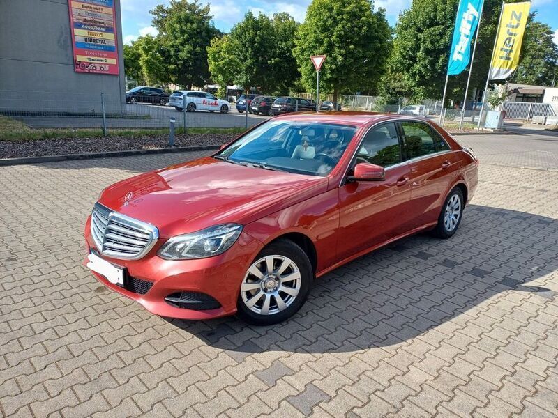 Rot Gebraucht 2014 Mercedes E220 Elegance Limousine | 13.790 € (Fairer Preis) - Bild 1/4