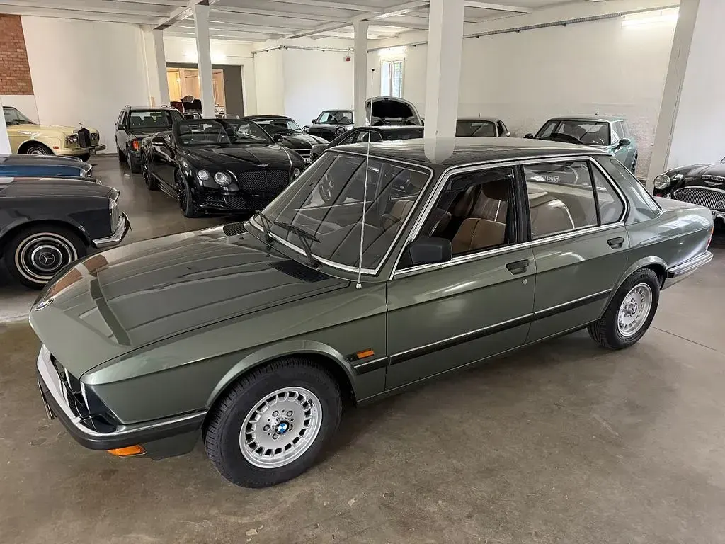 Gebraucht BMW 520 125 PS (91 kW) 1982 Grün Limousine