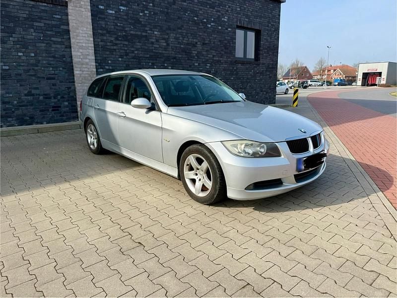 Gebraucht BMW 318 143 PS (105 kW) 2007 Silber Kombi