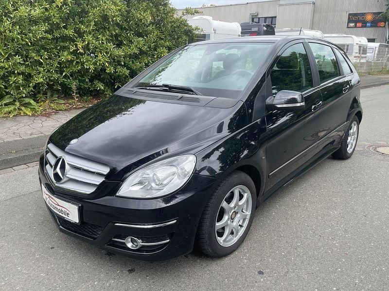 Schwarz Gebraucht 2011 Mercedes B200 Van / Kleinbus | 8.900 € (Fairer Preis) - Bild 1/4
