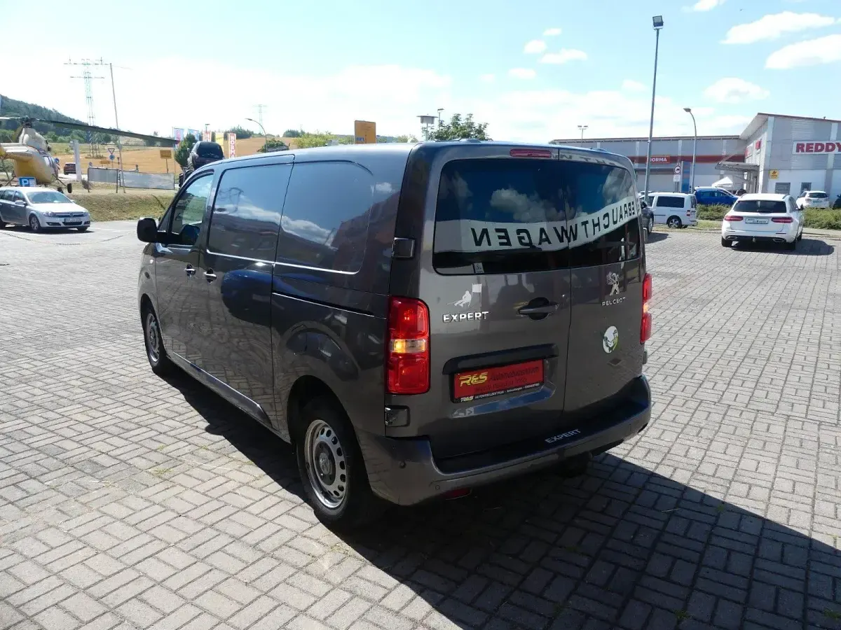 Gebraucht Peugeot Expert Premium 122 PS (89 kW) 2018 Grau Van