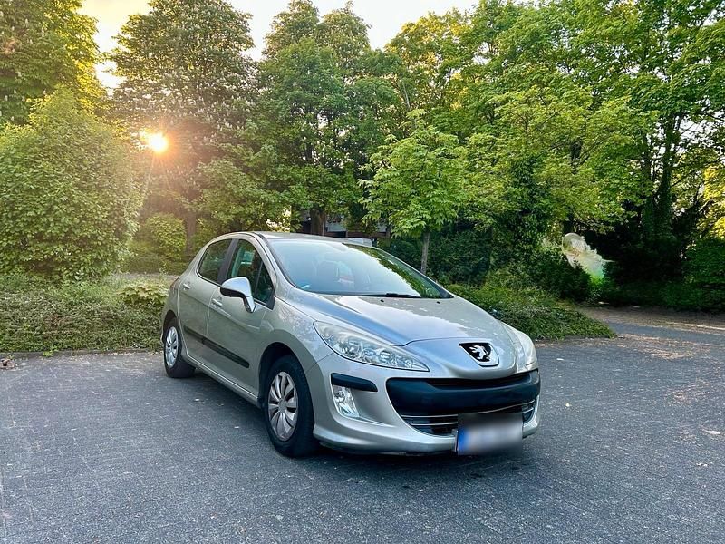 Grau Gebraucht 2008 Peugeot 308 Limousine | 2.499 € (Fairer Preis) - Bild 1/4