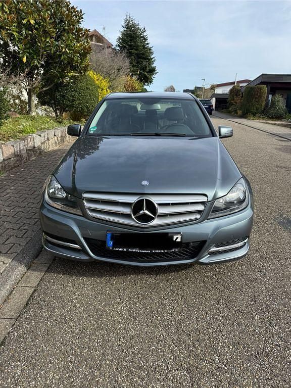 Grau Gebraucht 2012 Mercedes C180 Avantgarde Limousine | 14.800 € (Teuer) - Bild 1/4