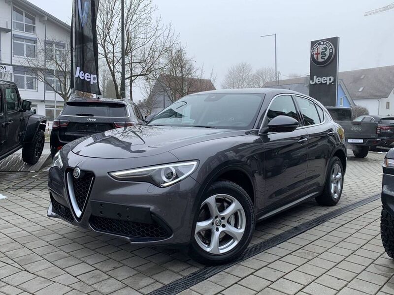 Grau Gebraucht 2017 Alfa Romeo Stelvio Super SUV | 21.500 € (Teuer) - Bild 1/4