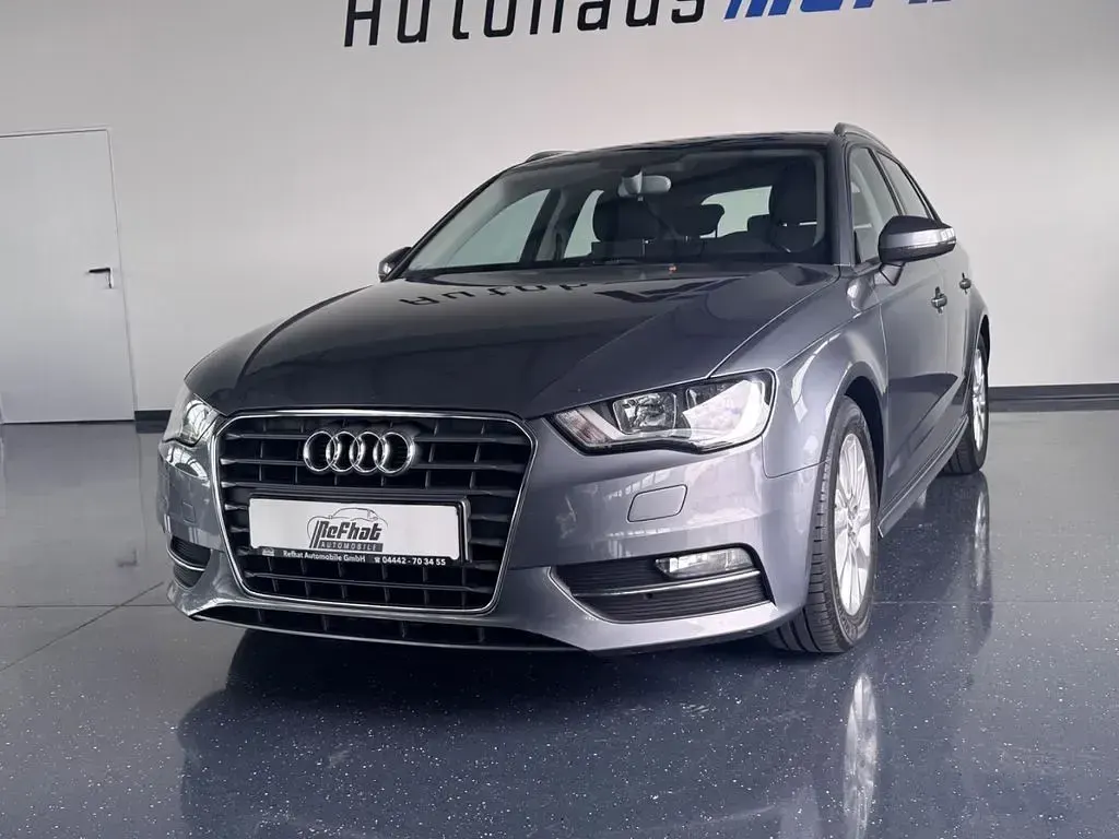Gebraucht Audi A3 Attraction 110 PS (80 kW) 2015 Grau Limousine