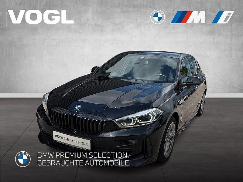 Saphirschwarz Gebraucht 2023 BMW 118 Shadowline Kleinwagen | 24.490 € (Fairer Preis) - Bild 1/4