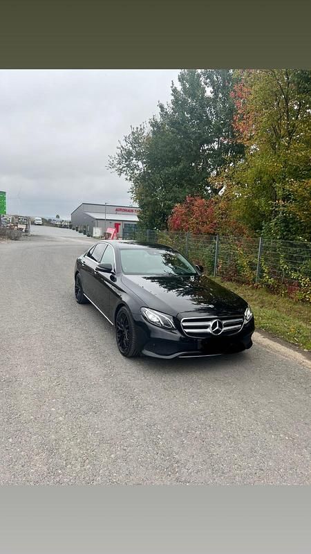 Gebraucht Mercedes E220 194 PS (142 kW) 2017 Schwarz Limousine