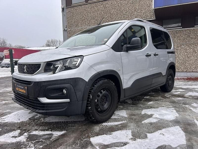 Grau Gebraucht 2019 Peugeot Rifter Active Van / Kleinbus | 10.900 € (Guter Preis) - Bild 1/4