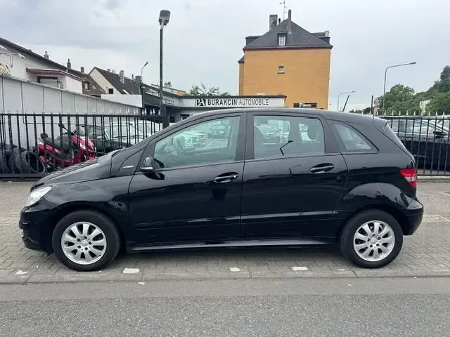 Gebraucht Mercedes B160 95 PS (69 kW) 2011 Schwarz Kleinwagen