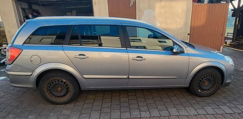 Gebraucht Opel Astra 105 PS (77 kW) 2008 Silber Limousine