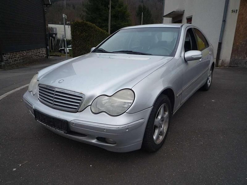 Gebraucht Mercedes C180 143 PS (105 kW) 2002 Brillantsilber  metalliclack Limousine