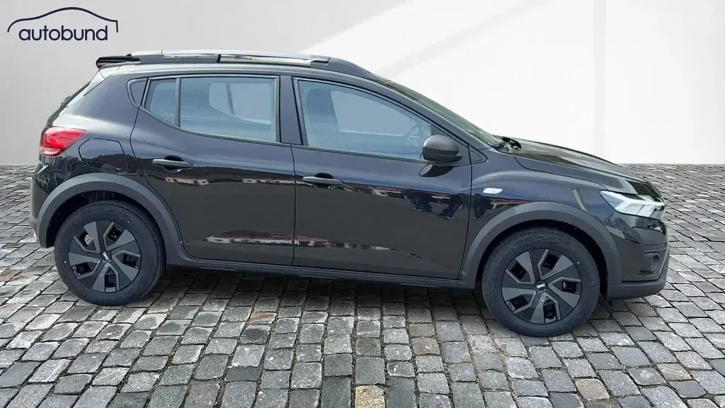 Neu Dacia Sandero Essentiel 91 PS (66 kW) 2025 Schwarz SUV