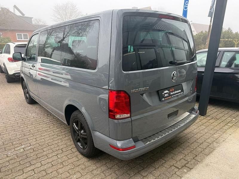 Gebraucht VW Multivan Trendline 150 PS (110 kW) 2021 Grau Van