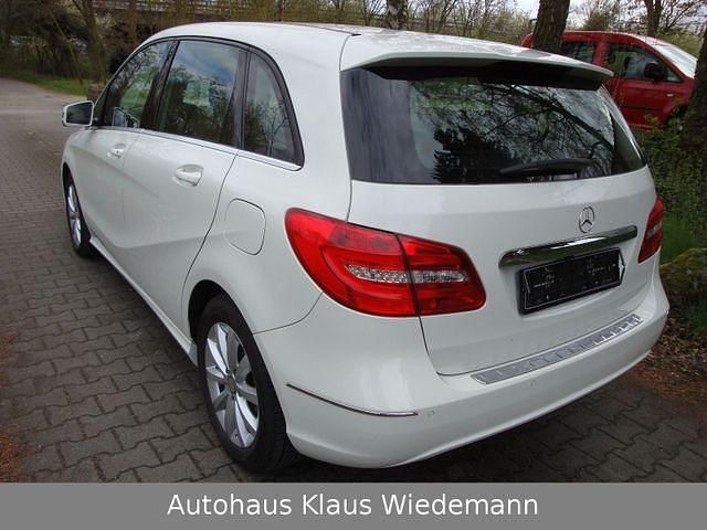 Gebraucht Mercedes B180 122 PS (89 kW) 2014 Weiß Van / Kleinbus