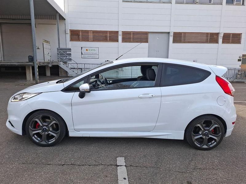 Gebraucht Ford Fiesta ST 182 PS (133 kW) 2014 Weiß Kleinwagen