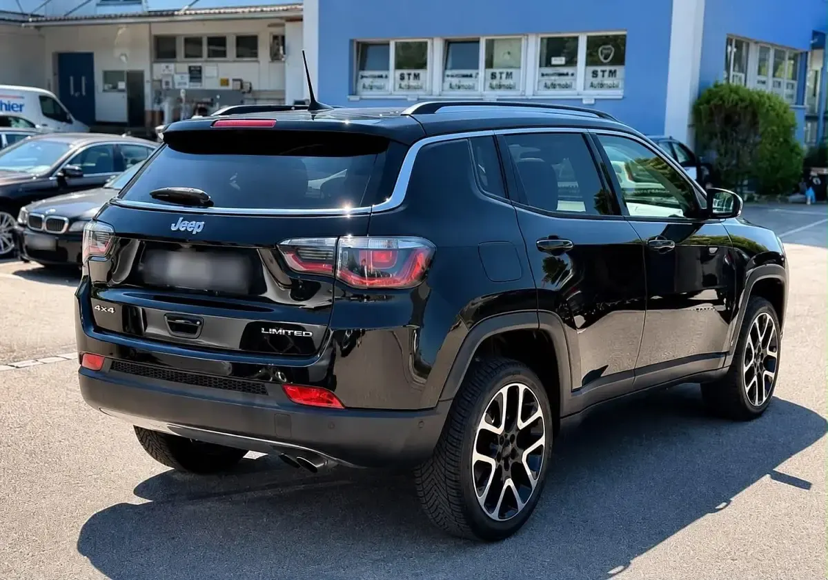 Gebraucht Jeep Compass Limited 170 PS (125 kW) 2018 Schwarz SUV