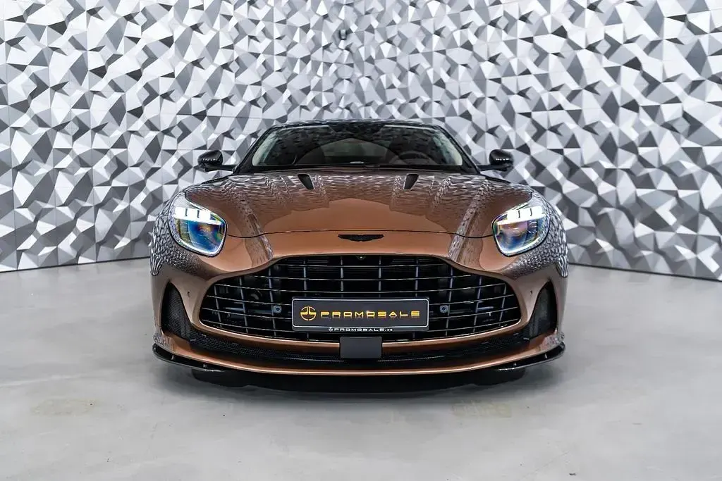 Gebraucht Aston Martin DB12 680 PS (500 kW) 2025 Braun Coupé
