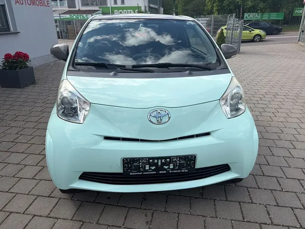 Gebraucht Toyota iQ Basis 68 PS (50 kW) 2009 Blau Kleinwagen