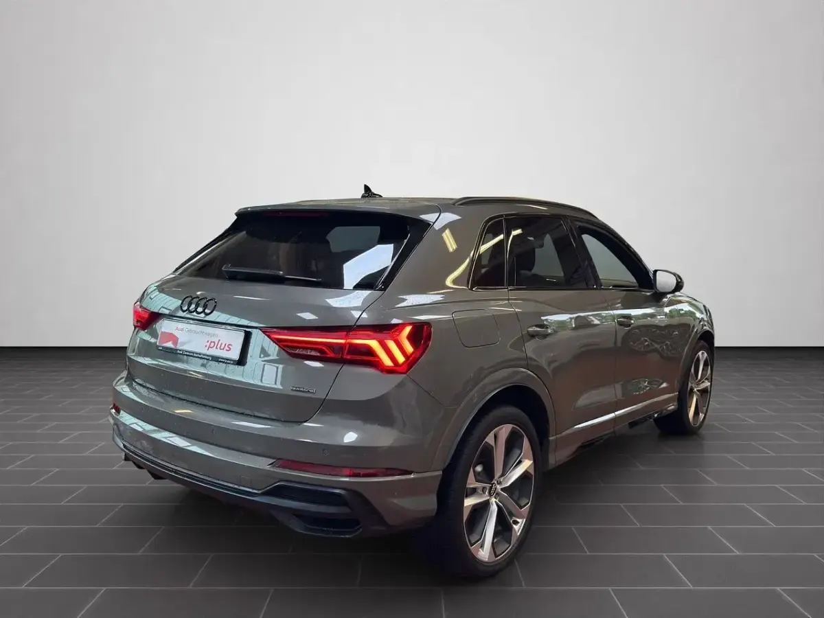 Gebraucht Audi Q3 Advanced 190 PS (139 kW) 2019 Chronosgrau metallic (metallic) SUV