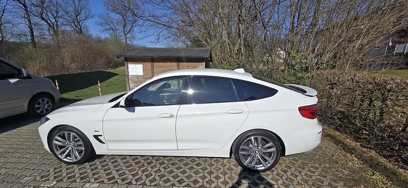 Usado BMW 330 258 HP (189 kW) 2017 Branco Sedan