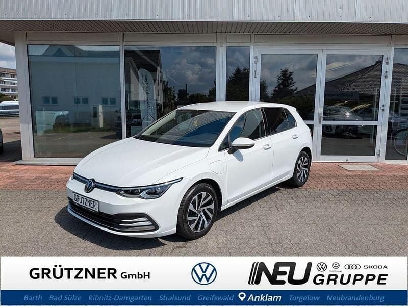 Weiß Gebraucht 2021 VW Golf VIII Limousine | 23.900 € (Fairer Preis) - Bild 1/4