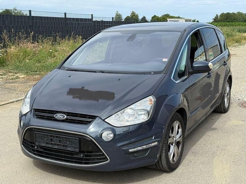 Grau Gebraucht 2012 Ford S-MAX Titanium Van / Kleinbus | 3.250 € (Guter Preis) - Bild 1/4