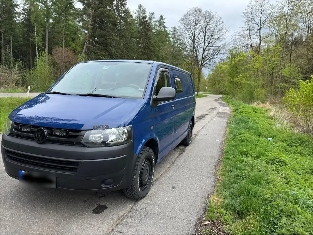 Second-hand VW T5 140 CP (102 kW) 2013 Albastru Van