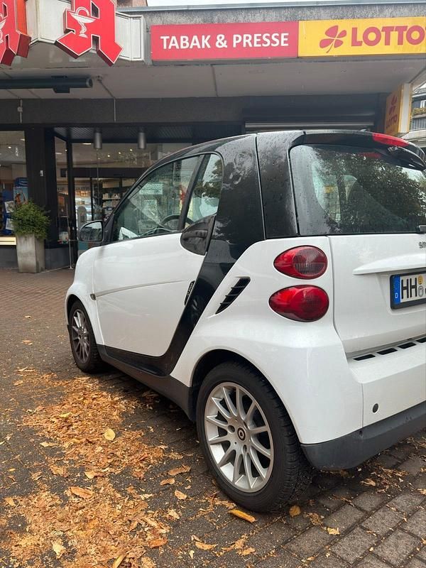 Weiß Gebraucht 2008 Smart ForTwo Coupé Kleinwagen | 2.650 € (Fairer Preis) - Bild 1/4