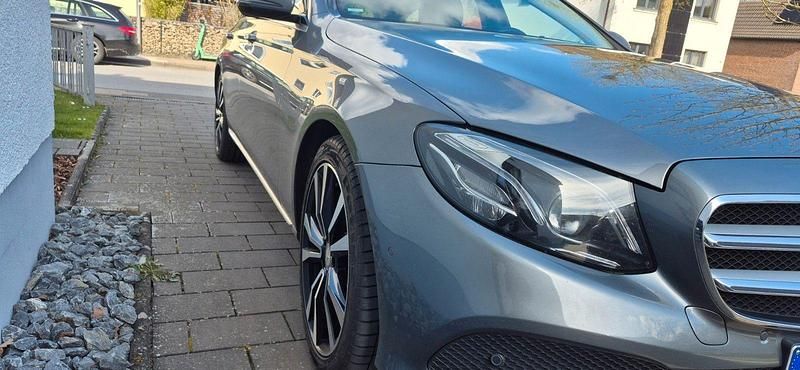 Gebraucht Mercedes E220 Avantgarde 194 PS (142 kW) 2017 Grau Kombi