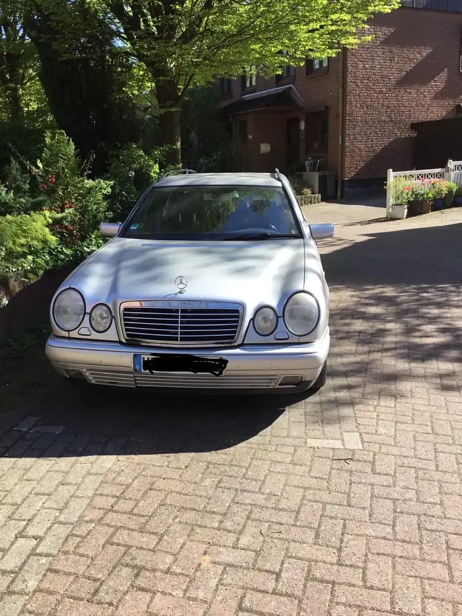 Gebraucht Mercedes E320 Avantgarde 245 PS (180 kW) 1997 Silber Kombi