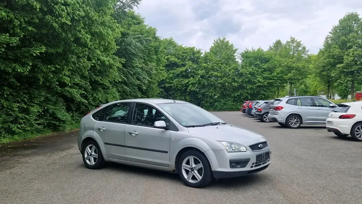 Gebraucht Ford Focus Fun X 101 PS (74 kW) 2006 Silber Limousine