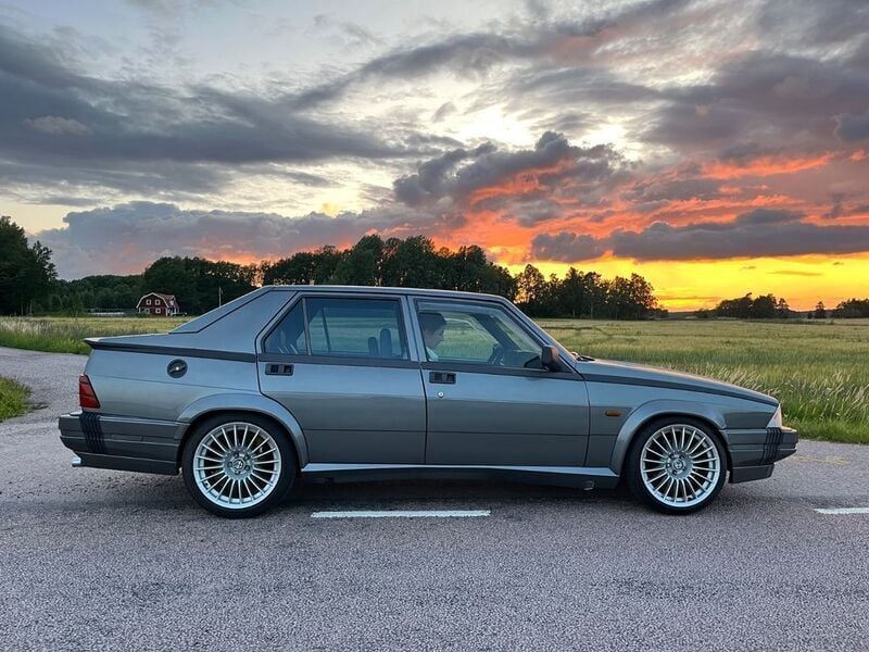 Gebraucht Alfa Romeo 75 200 PS (147 kW) 1988 Grau Limousine