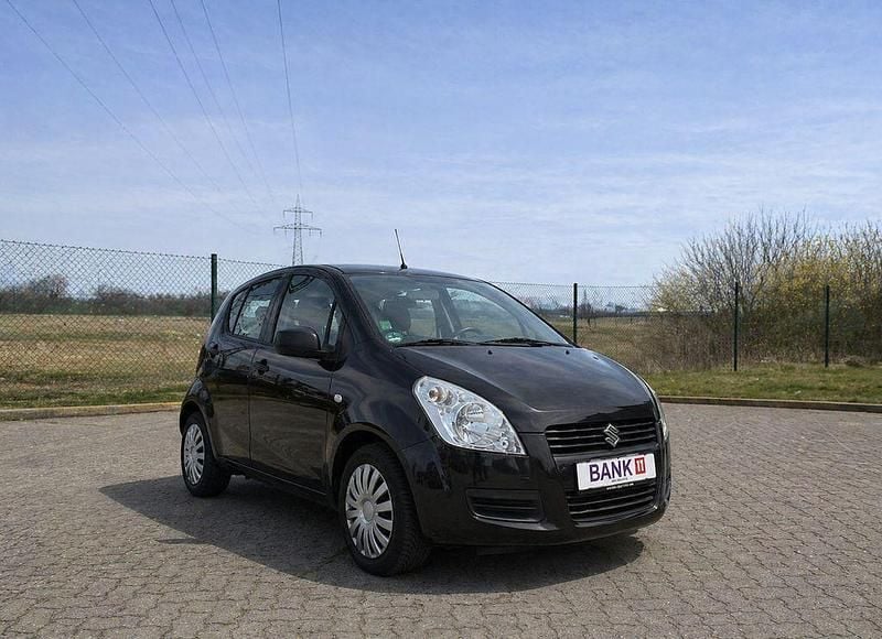 Begagnad Suzuki Splash Basic 65 HK (47 kW) 2009 Svart Halvkombi