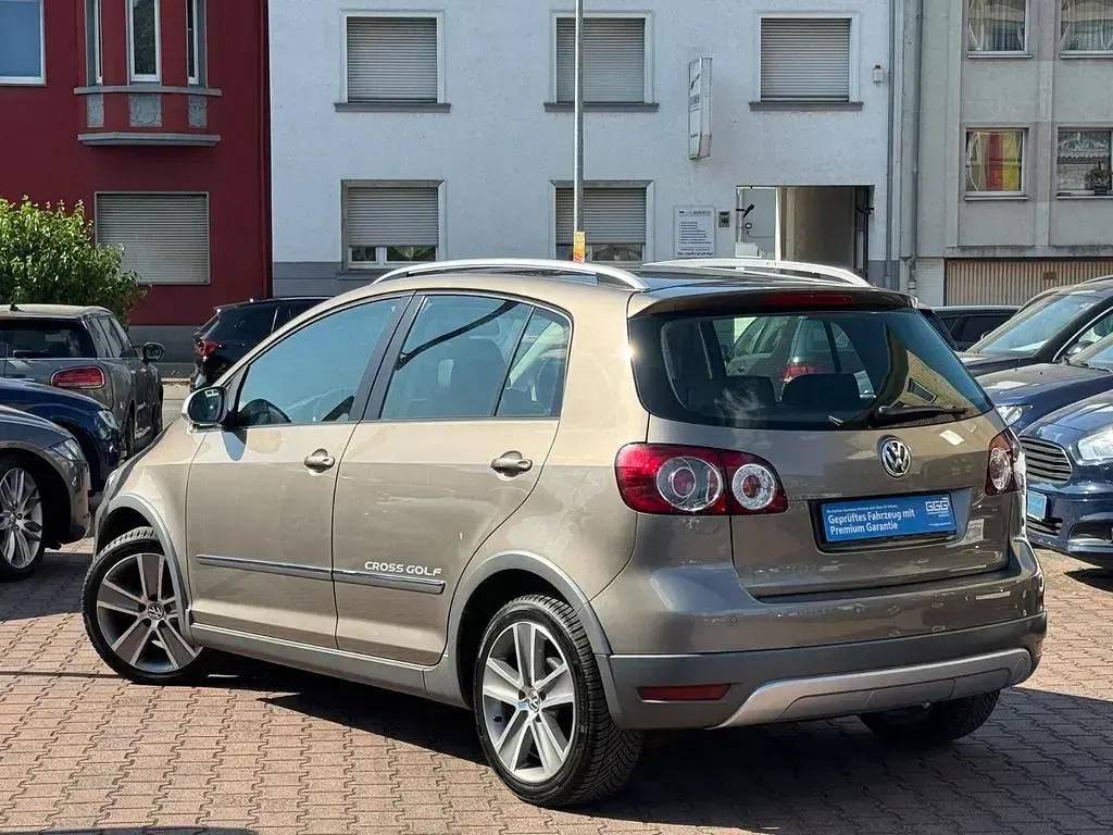 Gebraucht VW Golf Plus 105 PS (77 kW) 2011 Kaschmirbraun Van / Kleinbus