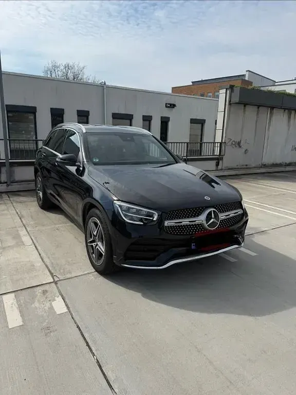 Gebraucht Mercedes GLC200 197 PS (144 kW) 2022 Schwarz SUV