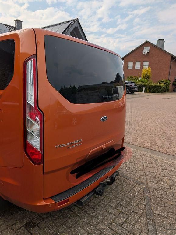 Orange Gebraucht 2022 Ford Tourneo Custom Van / Kleinbus | 38.900 € (Fairer Preis) - Bild 1/4
