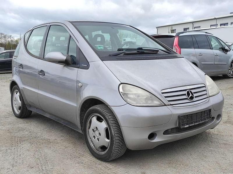Gebraucht Mercedes A160 102 PS (75 kW) 2000 Silber Limousine