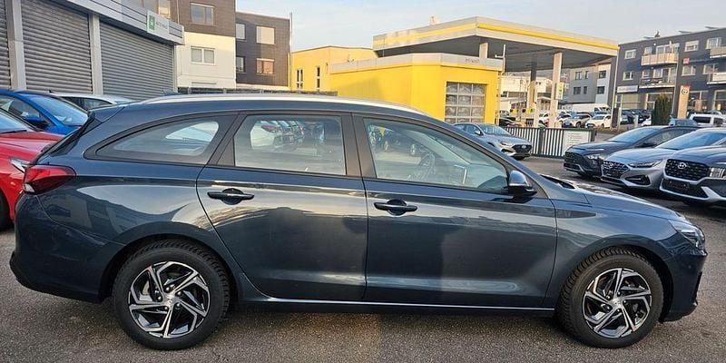 Gebraucht Hyundai i30 Comfort 120 PS (88 kW) 2024 Grau Kombi