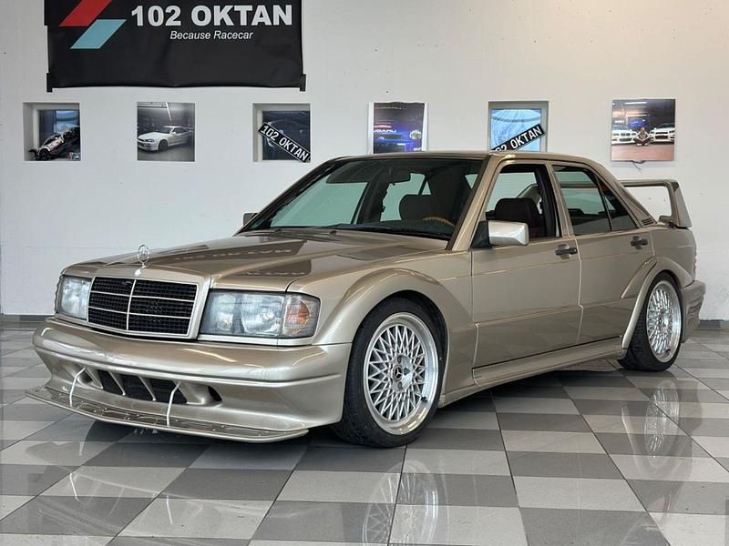 Gebraucht Mercedes 190 160 PS (117 kW) 1990 Gold Limousine