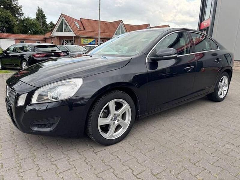 Schwarz Gebraucht 2012 Volvo S60 Momentum Limousine | 10.999 € (Fairer Preis) - Bild 1/4