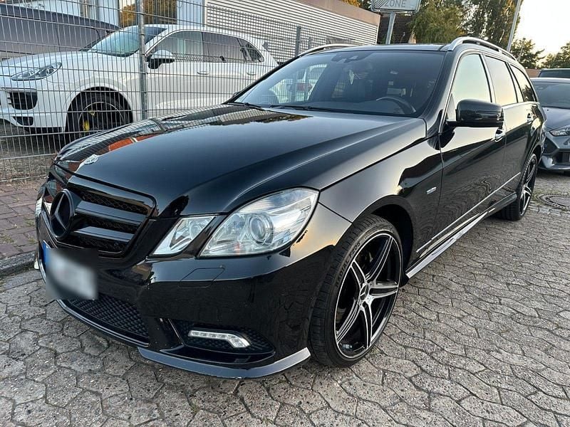 Schwarz Gebraucht 2011 Mercedes E350 Avantgarde Kombi | 7.250 € (Guter Preis) - Bild 1/4