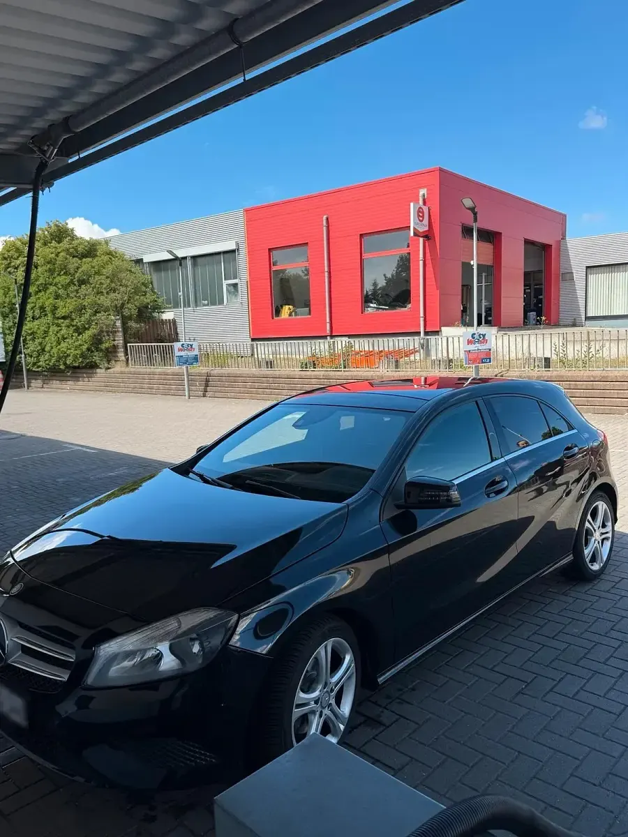 Gebraucht Mercedes A180 122 PS (89 kW) 2013 Schwarz Limousine
