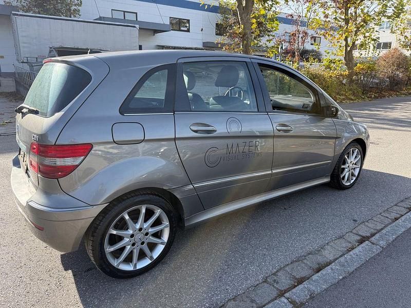 Gebraucht Mercedes B200 140 PS (102 kW) 2007 Silber Van / Kleinbus