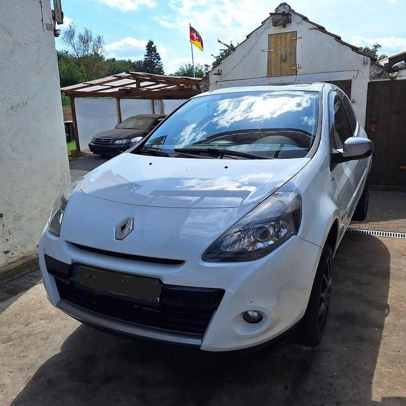 Weiß Gebraucht 2012 Renault Clio IV Kleinwagen | 4.590 € - Bild 1/4